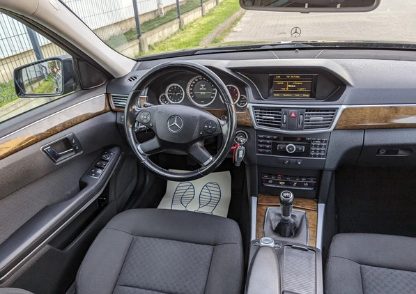 Mercedes-Benz Klasa E cena 29900 przebieg: 250000, rok produkcji 2010 z Zawiercie małe 137